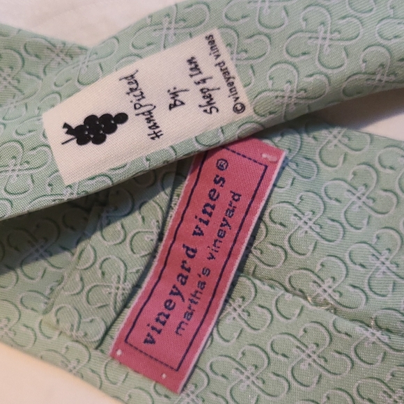 Green fish hook tie by Vineyard Vines - Picture 3 of 4